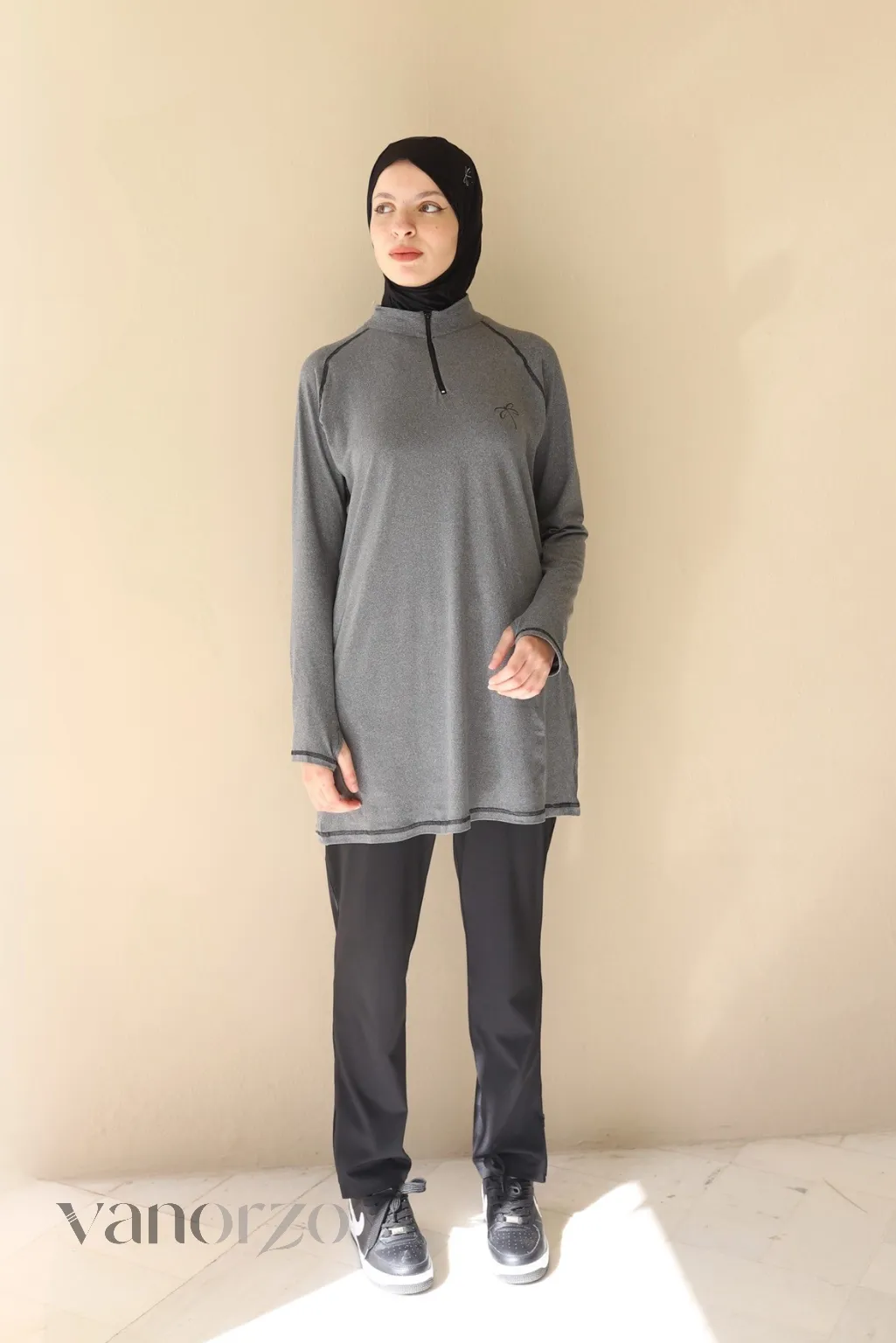 قميص رياضي طويل للنساء (Tunic) – تصميم محتشم وعصري